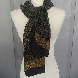 Roger Laurent Paris scarf